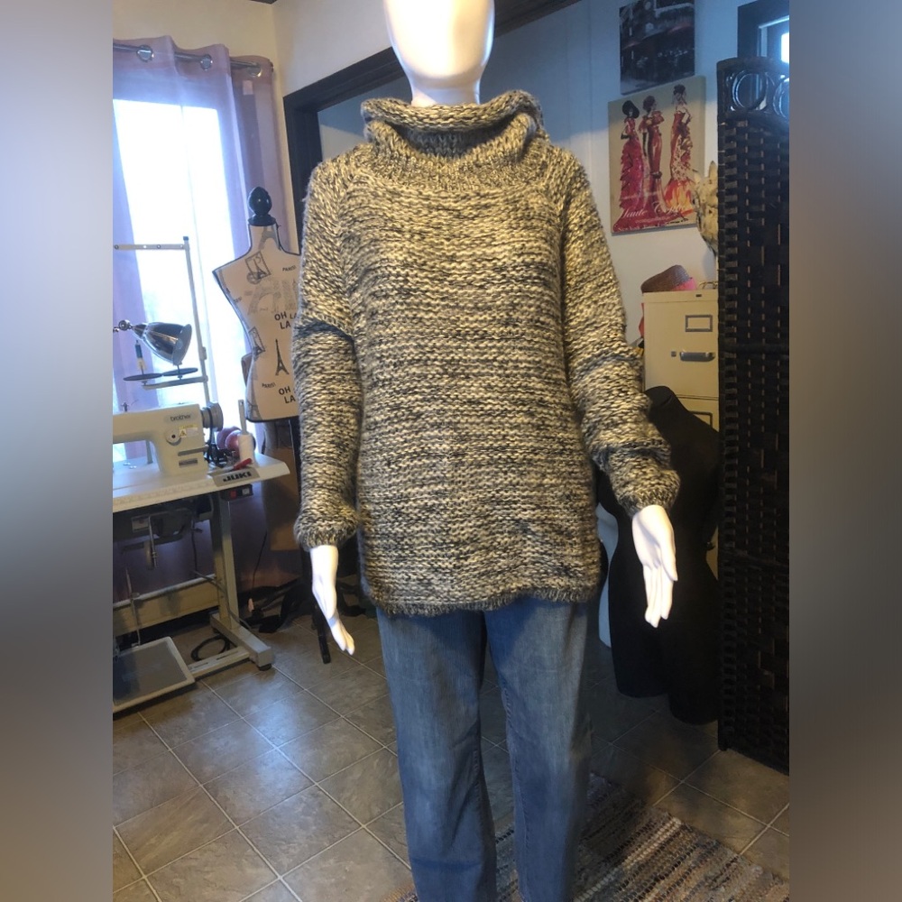 Cozy Gray Women's Sweater
Katsumi
Size L